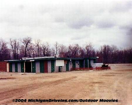 Crest Drive-In Theatre - Crest Snackbar 1990 Courtesy Darryl Burgess-Outdoor Moovies